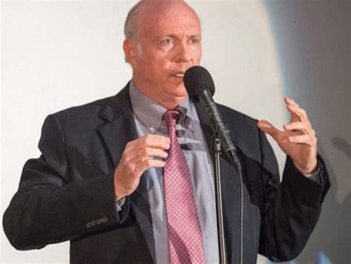 Is Tom Griswold Married to Wife? Or Dating Girlfriend?