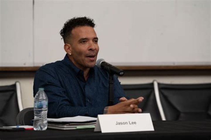 
Jason Lee’s Previous Relationships 