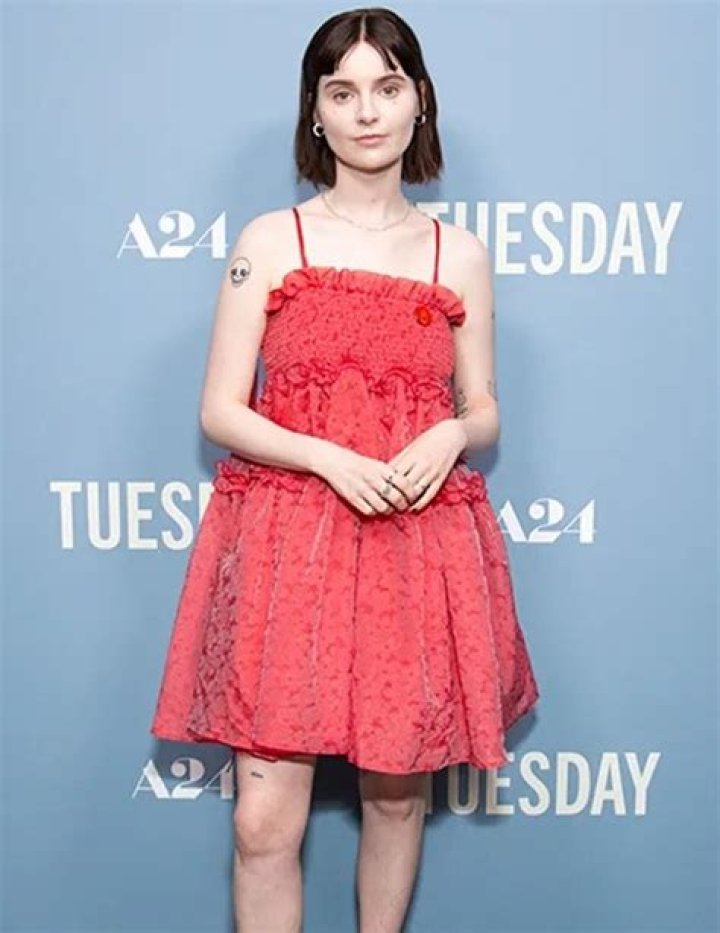 Lola Petticrew Height, Weight, Net Worth, Age, Birthday, Wikipedia, Who, Instagram, Biography