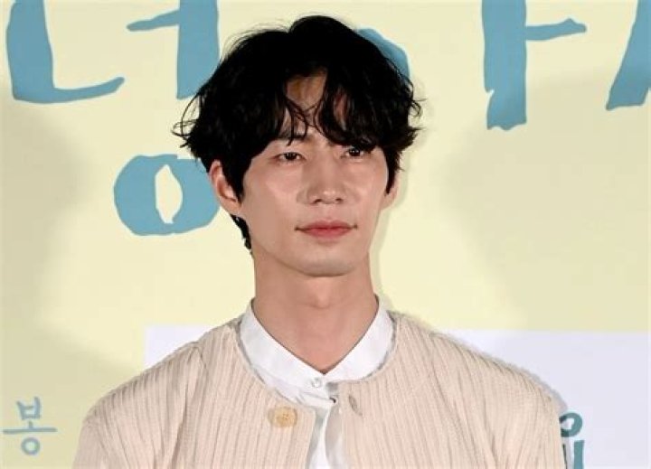 Song Jae-rim Height, Weight, Net Worth, Age, Birthday, Wikipedia, Who, Nationality, Biography