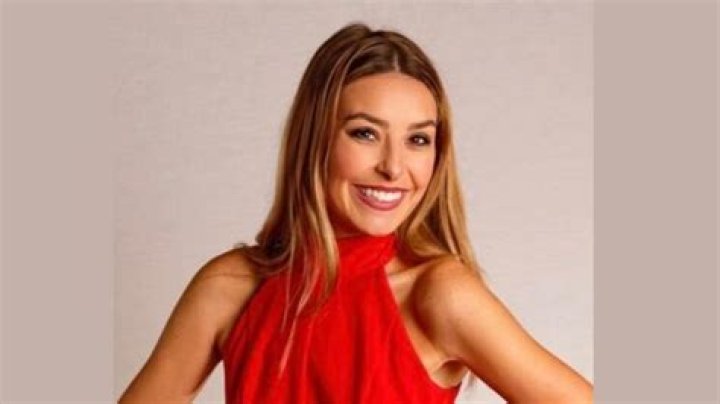 Stephanie Izsak Height, Weight, Net Worth, Age, Birthday, Wikipedia, Who, Nationality, Biography